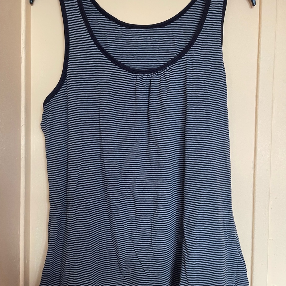 gray tank top